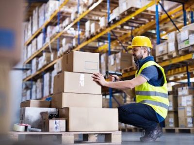 WAREHOUSE ASSISTANT ADALAH | ARTI, TUGAS, TANGGUNG JAWAB DAN PERAN DALAM OPERASI GUDANG